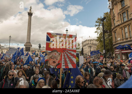 Londra, Regno Unito. Xix oct, 2019. Migliaia di manifestanti marzo da Park Lane, attraverso Londra alla domanda del pubblico è dato un ultima parola su Brexit, chiedendo una votazione su qualsiasi ritiro dell'UE trattativa. Penelope Barritt/Alamy Live News Foto Stock