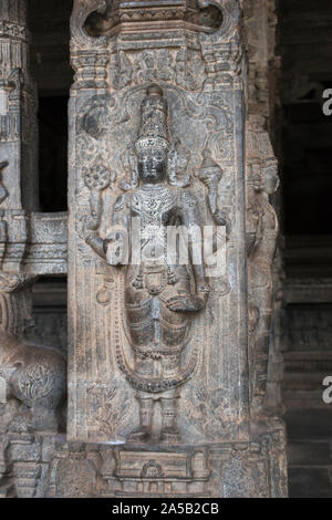 Post dall'interno di Fort Vellore tempio indù che mostra un Dio divinità, in Vellore India, nello Stato del Tamil Nadu settembre 2019 Foto Stock