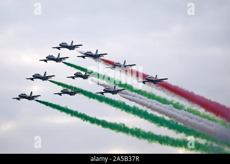 Milano, Italia. 13 ottobre 2019. Le Frecce Tricolori air squadron compie durante il Linate Air Show 2019. Foto Stock