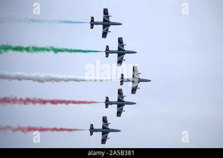 Milano, Italia. 13 ottobre 2019. Le Frecce Tricolori air squadron compie durante il Linate Air Show 2019. Foto Stock