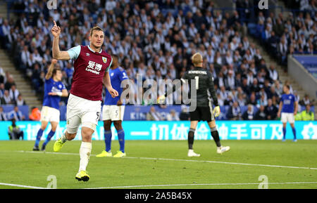 Burnley's Chris Wood celebra il suo lato il secondo obiettivo del gioco, più tardi non consentito dal VAR, durante il match di Premier League al King Power Stadium, Leicester. Foto Stock