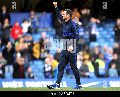 Chelsea manager Frank Lampard celebra dopo il fischio finale durante il match di Premier League a Stamford Bridge, Londra. Foto Stock