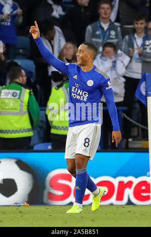 LEICESTER, Inghilterra ottobre 19th. Il duo formato da Youri Tielemans celebra dopo il punteggio per Il Leicester City, a prendere il filo rendendolo 2 - 1 contro il Burnley, durante il match di Premier League tra Leicester City e Burnley al King Power Stadium, Leicester sabato 19 ottobre 2019. (Credit: John Cripps | MI News) La fotografia può essere utilizzata solo per il giornale e/o rivista scopi editoriali, è richiesta una licenza per uso commerciale Credito: MI News & Sport /Alamy Live News Foto Stock