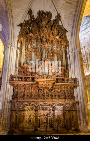 Organo a canne nella Cattedrale di Siviglia noto anche come Cattedrale di Santa Maria a Siviglia Spagna Foto Stock