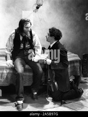 JOHN BARRYMORE come Svengali e LUIS ALBERNI come Gecko in SVENGALI 1931 direttore Archie Mayo romanzo George Du Maurier Warner Bros Foto Stock