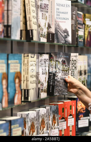 17 ottobre 2019, Assia, Frankfurt/Main: i libri sono esposti alla Fiera del Libro di Francoforte. Foto: Jens Kalaene/dpa-Zentralbild/ZB Foto Stock