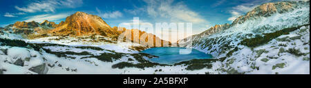 Inverno panoramica vista dei cinque laghi valley Foto Stock