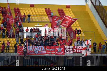 Benevento, Italia. Xix oct, 2019. I fan di Perugiaduring Benevento vs Perugia, Calcio Italiano Serie B del campionato Gli uomini a Benevento, Italia, 19 Ottobre 2019 - LPS/Andrea DÃ Â'Amico Credito: Andrea DÃ Â'Amico/LP/ZUMA filo/Alamy Live News Foto Stock