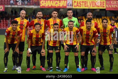 Benevento, Italia. Xix oct, 2019. La line-up di Beneventoduring Benevento vs Perugia, Calcio Italiano Serie B del campionato Gli uomini a Benevento, Italia, 19 Ottobre 2019 - LPS/Andrea DÃ Â'Amico Credito: Andrea DÃ Â'Amico/LP/ZUMA filo/Alamy Live News Foto Stock