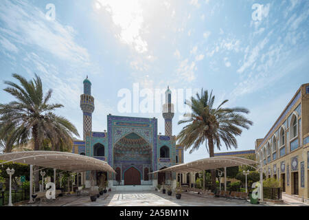 La moschea presso l ospedale iraniano in Dubai si trova su Al Wasl Road in Jumeirah, Dubai, Emirati Arabi Uniti Foto Stock