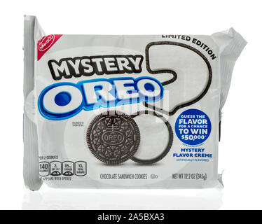 Winneconne, WI - 20 Settembre 2019: un pacchetto in edizione limitata di mistero oreo cookie isolato su un background. Foto Stock