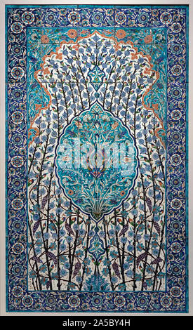 Pannello piastrellato con un medaglione creato negli anni trenta da David Ohannessian, il rinomato ceramico armeno fondatore della tradizione ceramica e ceramica armena di Gerusalemme. Israele Foto Stock