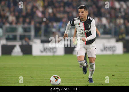 Torino, Italia. Xix oct, 2019. 7 Cristiano Ronaldo (JUVENTUS)durante la Juventus FC vs Bologna FC, italiano di calcio di Serie A del campionato Gli uomini a Torino, Italia, 19 Ottobre 2019 - LPS/Claudio Benedetto Credito: Claudio Benedetto/LP/ZUMA filo/Alamy Live News Foto Stock