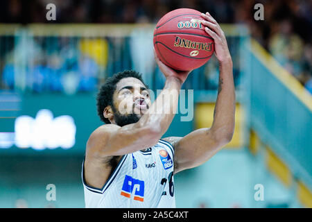 Ilshofen, Germania. Xix oct, 2019. Basket: Bundesliga, Hakro Merlini Crailsheim - BG Göttingen, girone principale, quarta giornata, nell'Arena Hohenlohe. Crailsheim's Javontae Hawkins è lanciare la palla. Credito: Uwe Anspach/dpa/Alamy Live News Foto Stock