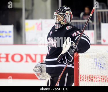 Ottobre 19. 2019: Nebraska-Omaha non conformisti goalie Isaia Saville (31) contro Ohio State nel loro gioco in Columbus, Ohio. Brent Clark/CSM Foto Stock