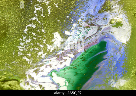 Astratto acrilico verde dello sfondo. Corse negligente. Luminosa, colorata disegnati a mano sullo sfondo. Per la stampa, l'imballaggio, sfondi sfondi. Foto Stock