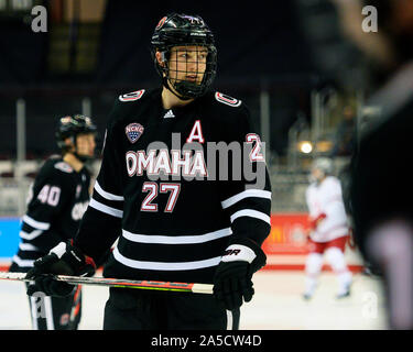 Ottobre 19. 2019: Nebraska-Omaha non conformisti ala destra Zach Jordan (27) prima di affrontare la Ohio State nel loro gioco in Columbus, Ohio. Brent Clark/CSM Foto Stock