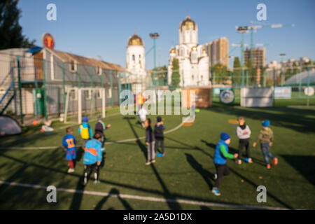 Ragazzi a una formazione di calcio. Il concetto di uno stile di vita sano e sport. Sfocata. Foto Stock