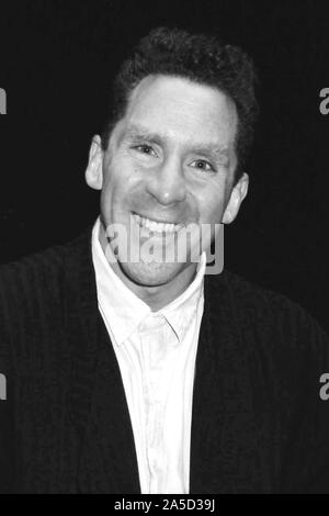 Ritratti di celebrità dal 1989 Broadway Cares/Equity combatte contro l'AIDS Mercato delle Pulci tenutasi a Shubert Alley. Dotato di: Justin Ross dove: New York New York, Stati Uniti quando: 30 set 1989 Credit: Giuseppe Marzullo/WENN.com Foto Stock