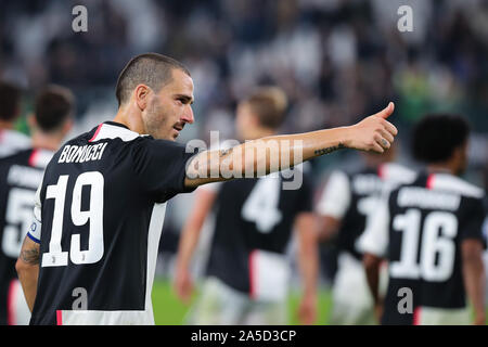 Torino, Italia. Xix oct, 2019. Leonardo Bonucci della Juventus durante la Serie A nella partita tra Juventus e Bologna a Juventus Stadium, Torino, Italia il 19 ottobre 2019. Foto di Fabrizio Carabelli. Solo uso editoriale, è richiesta una licenza per uso commerciale. Nessun uso in scommesse, giochi o un singolo giocatore/club/league pubblicazioni. Credit: UK Sports Pics Ltd/Alamy Live News Foto Stock