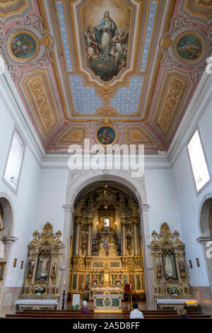 Igreja de Nossa senhora da Conceição altare chiesa e soffitto dipinto, Seixal, Portogallo, Europa Foto Stock