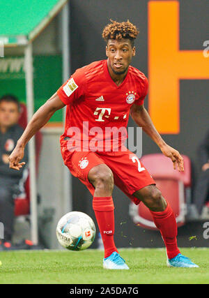 Augsburg, Germania. 19 ott 2019. Il calcio FC Augsburg - FC Bayern München, Augsburg Ottobre 19, 2019. Kingsley COMAN, FCB 29 FC AUGSBURG - FC Bayern Monaco 2-2 - DFL REGOLAMENTI VIETANO QUALSIASI USO DI FOTOGRAFIE come sequenze di immagini e/o quasi-VIDEO - 1.della Lega calcio tedesca , Augsburg, 19 ottobre 2019 la stagione 2019/2020, giornata 08, FCA, FCB, © Peter Schatz / Alamy Live News Foto Stock