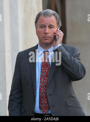 Londra, Regno Unito. 20 ottobre 2019. Sir Oliver Letwin ha visto lasciare gli studi della BBC a Londra Foto Stock