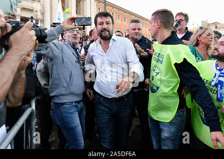 Matteo Salvini durante la manifestazione congiunta del centro-destra organizzata dalla Lega in Piazza San Giovanni a Roma (Luigi Mistrulli/fotogramma, Roma - 2019-10-19) p.s. la foto e' utilizzabile nel rispetto del contesto in cui e' stata scattata, e senza intento diffamatorio del decoro delle persone rappresentate Foto Stock