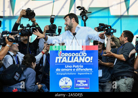 Matteo Salvini durante la manifestazione congiunta del centro-destra organizzata dalla Lega in Piazza San Giovanni a Roma (Luigi Mistrulli/fotogramma, Roma - 2019-10-19) p.s. la foto e' utilizzabile nel rispetto del contesto in cui e' stata scattata, e senza intento diffamatorio del decoro delle persone rappresentate Foto Stock