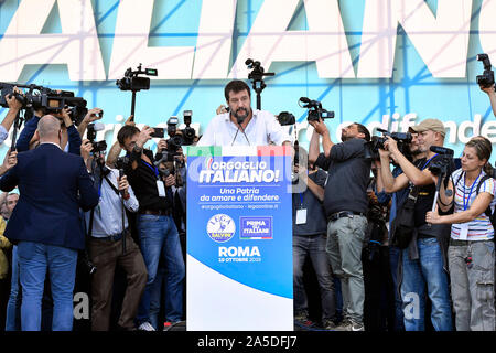 Matteo Salvini durante la manifestazione congiunta del centro-destra organizzata dalla Lega in Piazza San Giovanni a Roma (Luigi Mistrulli/fotogramma, Roma - 2019-10-19) p.s. la foto e' utilizzabile nel rispetto del contesto in cui e' stata scattata, e senza intento diffamatorio del decoro delle persone rappresentate Foto Stock