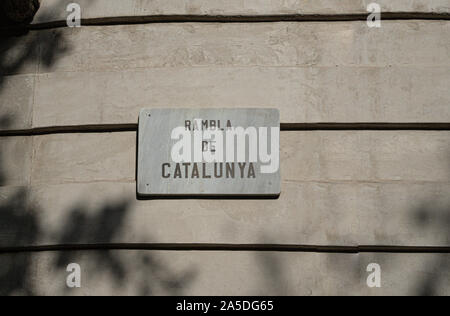 Il famoso punto di riferimento di Barcellona - La Rambla Avenue Foto Stock