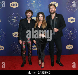 NASHVILLE, dieci - Ott 16: (L-R) Dave Haywood, Hilary Scott, Charles Kelley di Lady Antebellum frequentare il 2019 artisti CMT dell'anno a Schermerhorn Symphony Center il 16 ottobre 2019 a Nashville, nel Tennessee. Celebrità frequentare il 2019 artisti CMT dell'anno i premi a Schermerhorn Symphony Center a Nashville, nel Tennessee. (Foto di Debby Wong/Pacific Stampa) Foto Stock