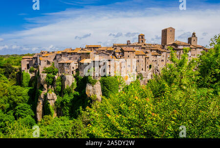 Vista impressionante di Vitorchiano, uno dei più bei villaggi medievali nella regione Lazio, Italia centrale Foto Stock