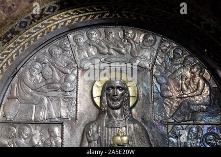 Altare del Sacro Cuore di Gesù nella chiesa di San Biagio a Zagabria in Croazia Foto Stock