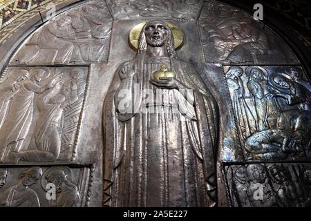 Altare del Sacro Cuore di Gesù nella chiesa di San Biagio a Zagabria in Croazia Foto Stock