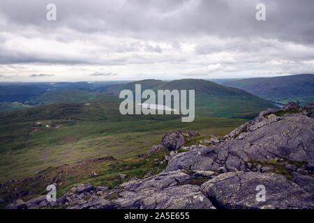 Burnmoor Tarn nesttling sotto testa Illgill Foto Stock