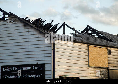 Leigh on Sea, Essex, Inghilterra, ottobre 2019, una vista di una bruciata storico edificio in legno Foto Stock