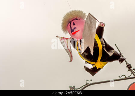 Boris Johnson effigie a dimostrazione durante l'apertura della condizione del Parlamento 2019 Foto Stock