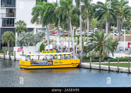 FORT LAUDERDALE, FLORIDA - Settembre 20, 2019: Acqua taxi in Fort Lauderdale su un arresto Foto Stock