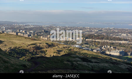 Edimburgo, Scozia, Regno Unito intorno a Holyrood Park, Arthur's Seat in inverno Foto Stock