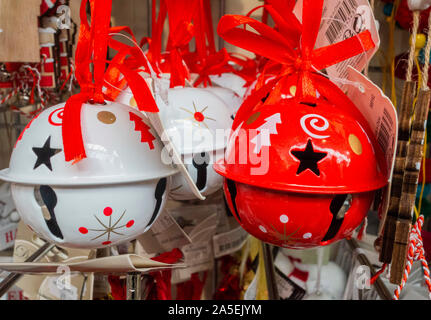 Il bianco e il rosso Jingle Bells Foto Stock