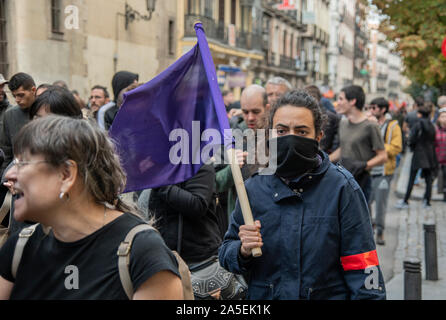 Ottobre 19 alle ore sei questo Sabato e il percorso è contrassegnato tra la stazione di Atocha e Sol. Indipendenza Catalana movimento ha chiamato per una dimostrazione Foto Stock