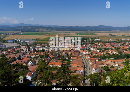 Vista sulla città di Rasnov dall'interno della fortezza Foto Stock