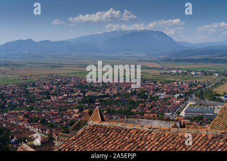 Vista sulla città di Rasnov dall'interno della fortezza Foto Stock