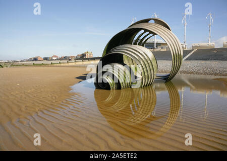 L'arte pubblica installazione Mary's Shell sulla spiaggia di Cleveleys, Nr Blackpool, costa di Fylde, Regno Unito. Foto Stock