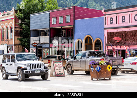 Silverton, STATI UNITI D'AMERICA - Agosto 14, 2019: piccolo villaggio città in Colorado con city strada principale colorato e vivace multicolore di architettura storica ospita un Foto Stock
