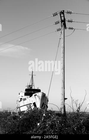 Abbandonata ex ferrovia vaporizzatore nave passeggeri, TSS Duca di Lancaster, Llanerch-Y-Mor vicino Mostyn, Flintshire, Galles del Nord, Regno Unito Foto Stock