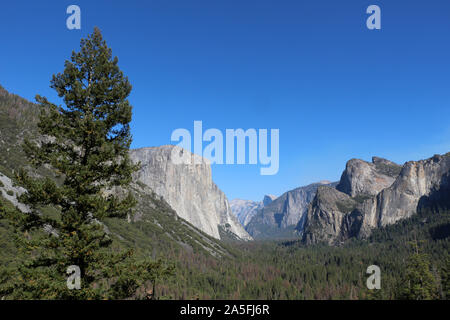 Parco Nazionale di Yosemite in cielo senza nuvole Foto Stock