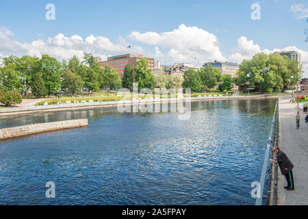 Vista panoramica del fiume Tammerkoski e della città vecchia di Tampere la città industriale della Finlandia Europa Foto Stock