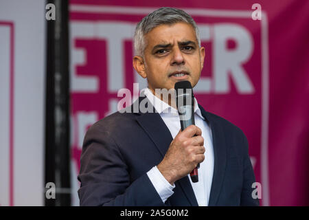 Londra, Regno Unito. 19 ottobre, 2019. Sadiq Khan, sindaco di Londra, indirizzi di centinaia di migliaia di pro-cittadini UE a un insieme per la finale di dire popolare di Foto Stock
